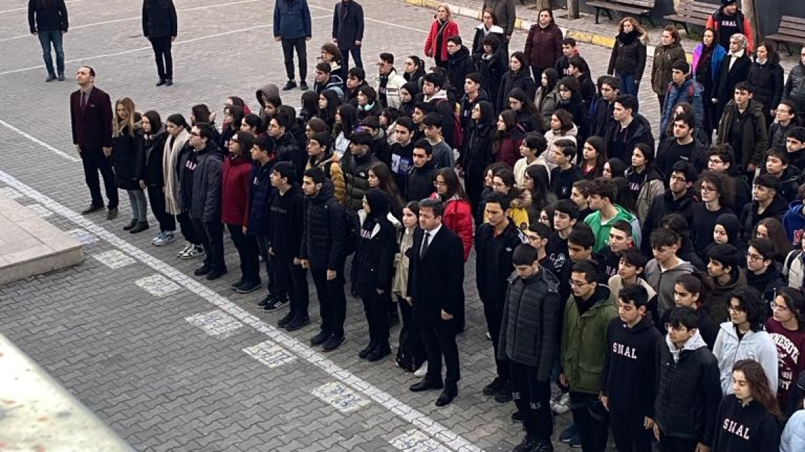 Süleyman Nazif Anadolu Lisesi'nde Bayrak Töreni ve Şehitler İçin Saygı Duruşu